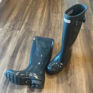Hunter Classic Glossy Navy Blue Rubber Rain Boots